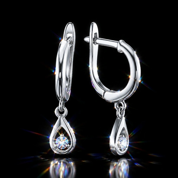 Серьги из серебра с ограненным синтетическим алмазом