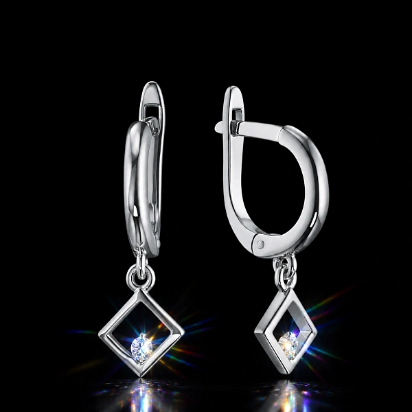 Серьги из серебра с ограненным синтетическим алмазом