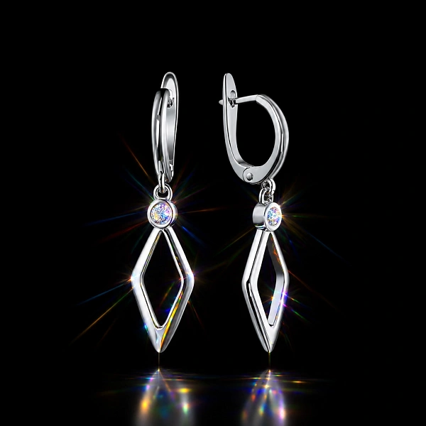 Серьги из серебра с ограненным синтетическим алмазом